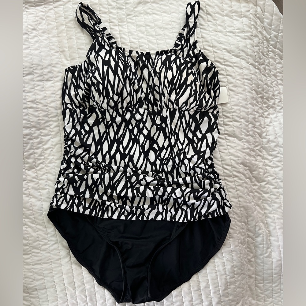 Trimshaper 22W Black White One Piece Bathing Suit 370003W women’s swimwear
